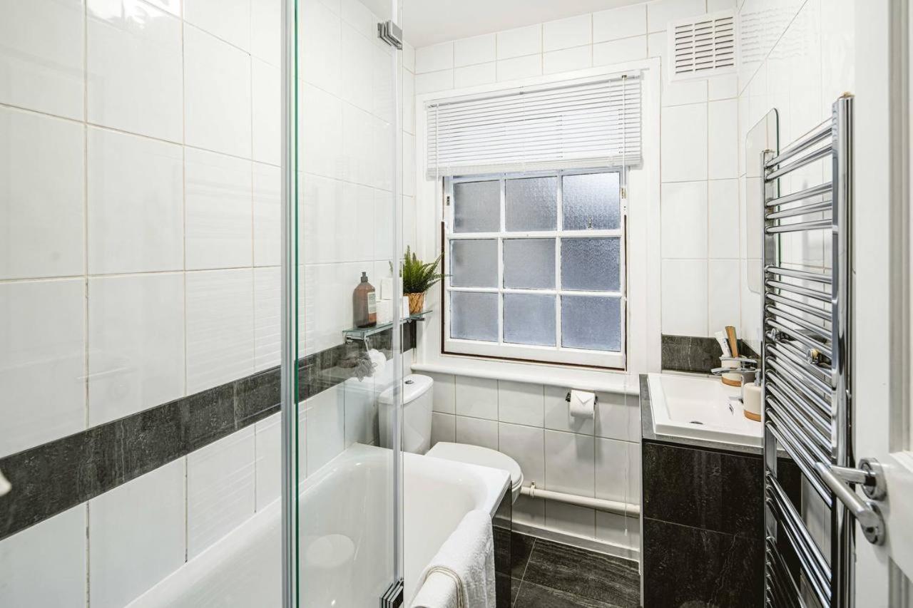 1 Bedroom, 5 Minutes Walk To Angel Station, Londra